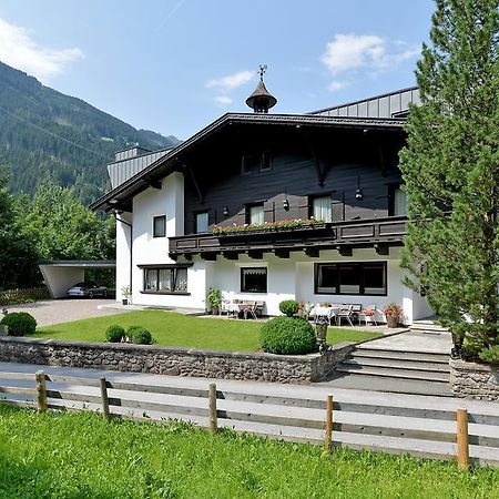 Alpin Hotel Garni Eder - Private Living Mayrhofen Exterior photo