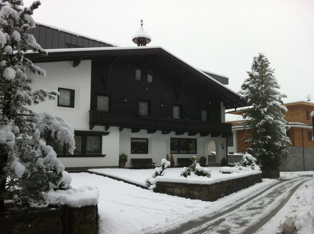 Alpin Hotel Garni Eder - Private Living Mayrhofen Exterior photo